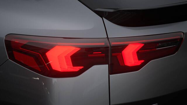 BMW X2 iX2 eDrive20 High Executive M Sport / Panoramadak / Trekhaak / Sportstoelen / M Adaptief onderstel / Adaptieve LED / Parking Assistant Plus / Head-Up / Stuurverwarming