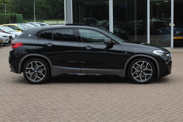 BMW X2 sDrive20i High Exe. M Sport / Panoramadak / Camera / Leder / 19'' / Harman Kardon / Navigatie / Stoelverwarming / Cruise Control