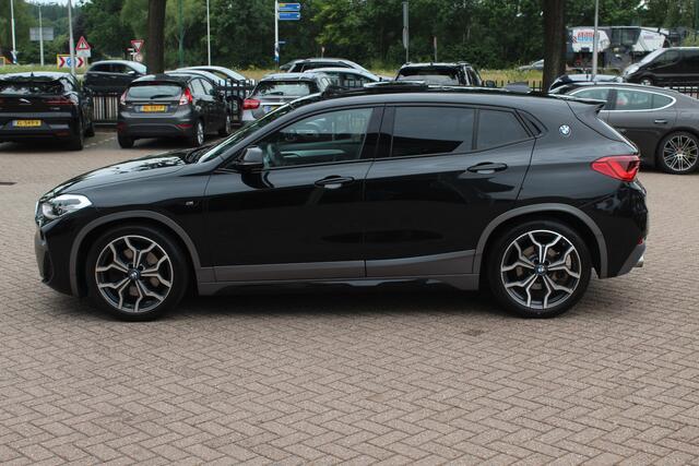 BMW X2 sDrive20i High Exe. M Sport / Panoramadak / Camera / Leder / 19'' / Harman Kardon / Navigatie / Stoelverwarming / Cruise Control
