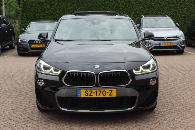 BMW X2 sDrive20i High Exe. M Sport / Panoramadak / Camera / Leder / 19'' / Harman Kardon / Navigatie / Stoelverwarming / Cruise Control