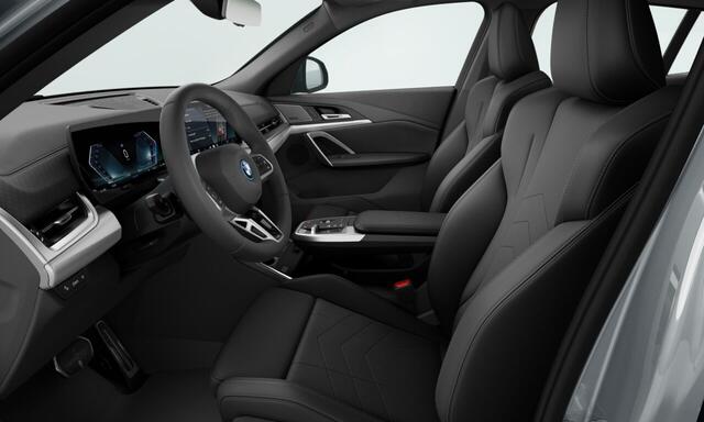 BMW X2 iX2 eDrive20 | M-Sport | 19'' | Panorama. | Harman/Kardon | Elek. stoel. | Stuur + stoelverw. | Trekhaak | Comf. Acc. | Stoelmassage | Camera