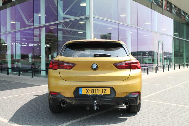 BMW X2 sDrive20i Automaat / Sportstoelen / Adaptieve LED / M Sportonderstel / Park Assistant / Stoelverwarming