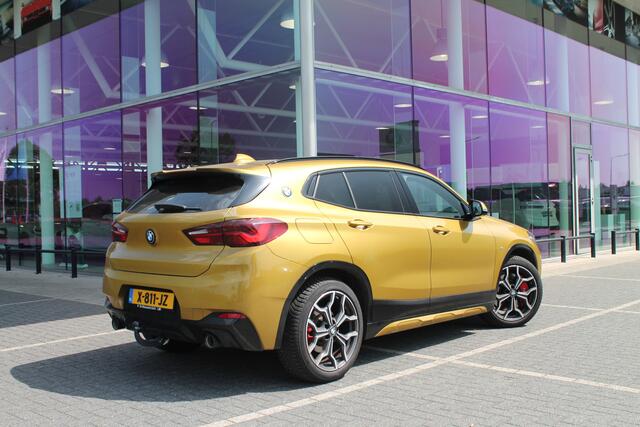 BMW X2 sDrive20i Automaat / Sportstoelen / Adaptieve LED / M Sportonderstel / Park Assistant / Stoelverwarming