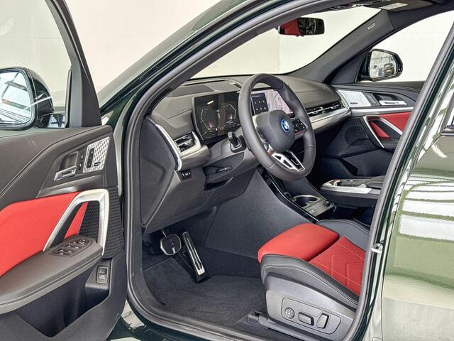 BMW X2 iX2 xDrive30 | M Sport Pro | Innovation Pack | Glazen Panoramadak | Elektrisch verstelbare stoelen | Harman-Kardon sound system