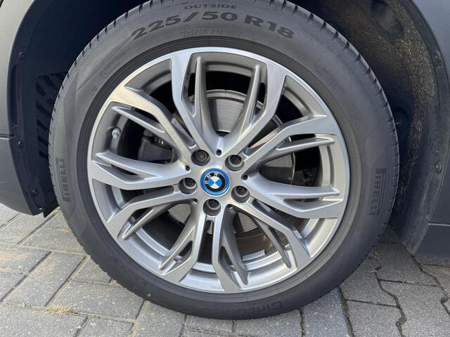 BMW X2 sDrive18i Executive | Stoelverwarming | Sportstoel | Elektrische Achterklep en meer!