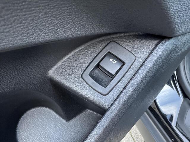 BMW X2 sDrive18i Executive | Stoelverwarming | Sportstoel | Elektrische Achterklep en meer!