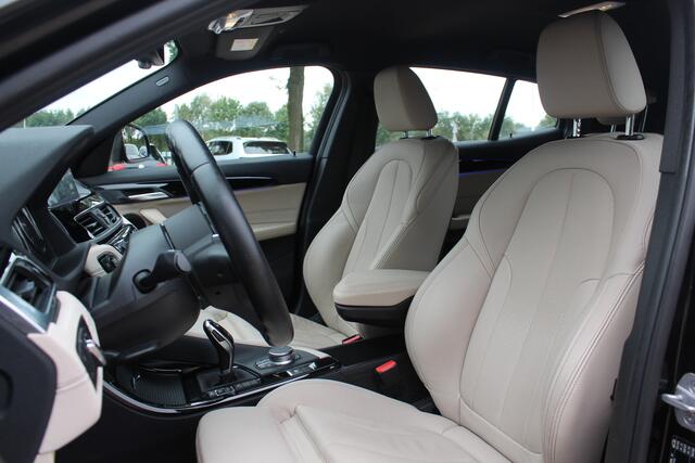BMW X2 sDrive20i High Exe. M Sport / Camera / Leder / Head-up / 20'' / Navi. Proff / Stoelverwarming / DAB