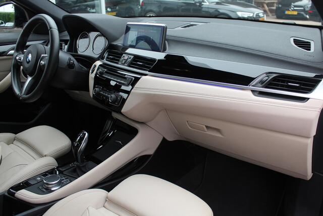 BMW X2 sDrive20i High Exe. M Sport / Camera / Leder / Head-up / 20'' / Navi. Proff / Stoelverwarming / DAB
