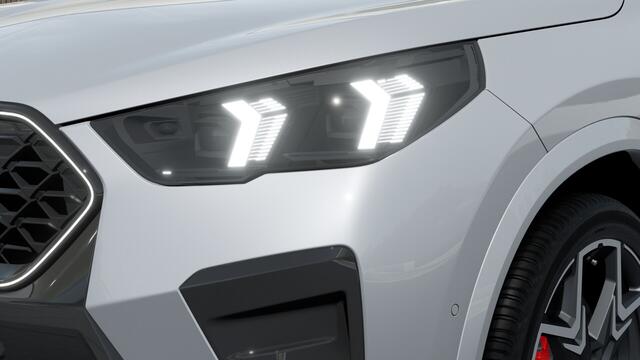 BMW X2 sDrive20i High Executive M Sport Automaat / Panoramadak / Sportstoelen / Adaptieve LED / M Adaptief onderstel / Parking Assistant Plus / Head-Up / Comfort Access