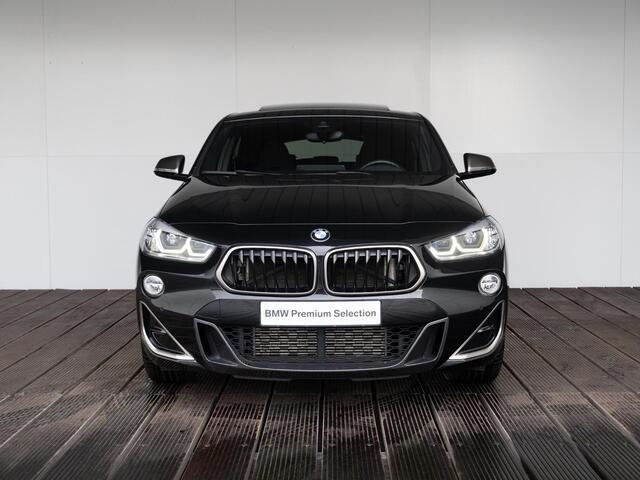 BMW X2 M35i M-Sportpakket | Glazen panoramadak | 20 inch | Stoelverwarming | Head-Up Display | Harman Kardon | M sportstoelen