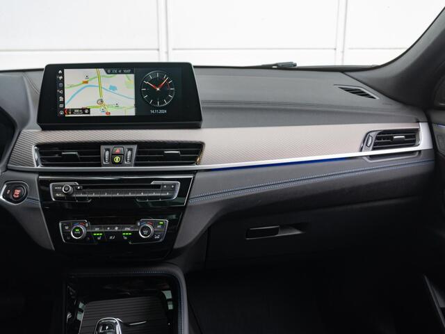 BMW X2 M35i M-Sportpakket | Glazen panoramadak | 20 inch | Stoelverwarming | Head-Up Display | Harman Kardon | M sportstoelen