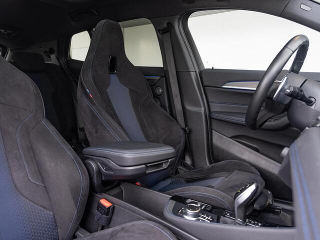 BMW X2 M35i M-Sportpakket | Glazen panoramadak | 20 inch | Stoelverwarming | Head-Up Display | Harman Kardon | M sportstoelen