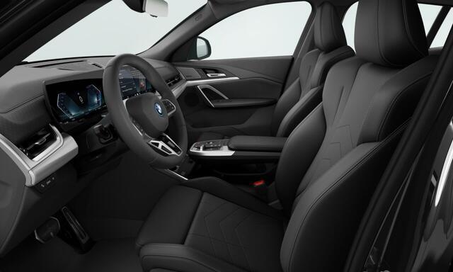 BMW X2 iX2 eDrive20 67 kWh M Sport Edition | 19 Inch | M-Sportpakket | Premium Pack | Comfort Pack | Panoramadak | Trekhaak