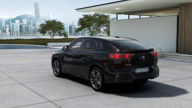 BMW X2 iX2 eDrive20 M Sport / Sportstoelen / Achteruitrijcamera / M Adaptief onderstel / Comfort Access / Adaptieve LED / Parking Assistant