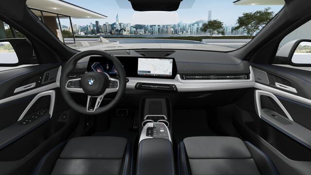 BMW X2 sDrive20i High Executive M Sport Automaat / Panoramadak / Trekhaak / Sportstoelen / Parking Assistant Plus / Head-Up / Comfort Access / M Adaptief onderstel