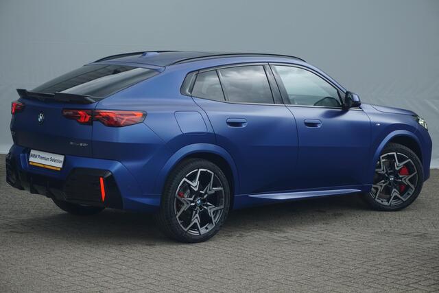 BMW X2 sDrive20i 20'' / Panoramadak / Elektrisch verstelbare stoelen / Harman Kardon / Trekhaak