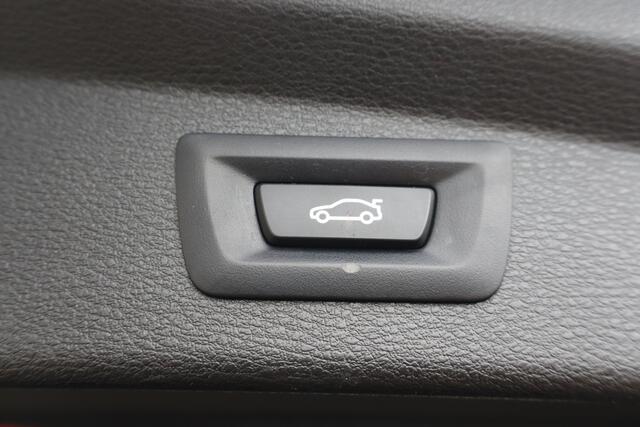 BMW X2 sDrive18i NL-Auto!! PDC I Led verlichting I Nav.