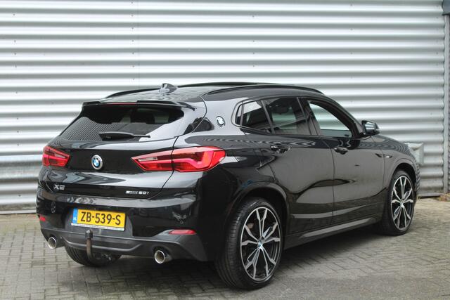 BMW X2 sDrive20i High 192pk Executive AUTOMAAT NL-Auto NAP 1e Eigenaar Panoramadak Clima Cruise Navi HUD El. Klep Trekhaak 1800kg