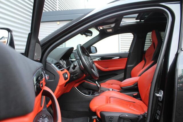 BMW X2 sDrive20i High 192pk Executive AUTOMAAT NL-Auto NAP 1e Eigenaar Panoramadak Clima Cruise Navi HUD El. Klep Trekhaak 1800kg