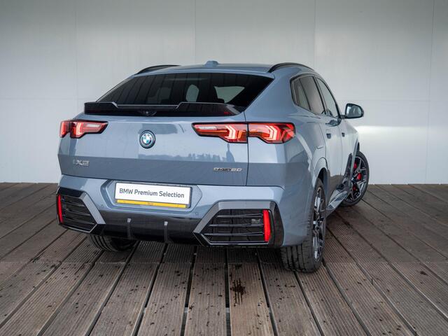BMW X2 iX2 eDrive20 | M Sportpakket Pro | Innovation Pack | Verwarmd Stuurwiel | Harman-Kardon | Comfort Access | Panoramadak | Stoelverwarming | Head-Up Display | Trekhaak