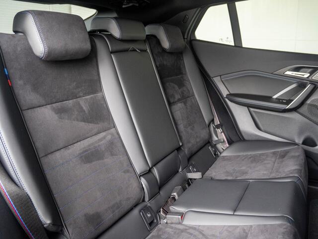 BMW X2 iX2 eDrive20 | M Sportpakket Pro | Innovation Pack | Verwarmd Stuurwiel | Harman-Kardon | Comfort Access | Panoramadak | Stoelverwarming | Head-Up Display | Trekhaak