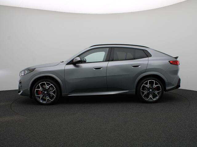 BMW X2 iX2 eDrive20 M Sportpakket Pro | Innovation Pack | Comfort Pack | Stuurwielrand Verwarmd | Comfort Access | Trekhaak | Panoramadak | Elektrisch Verstelbare Sportstoelen | Driving Assistant Plus | Head-Up Display | Harman Kardon | 20''