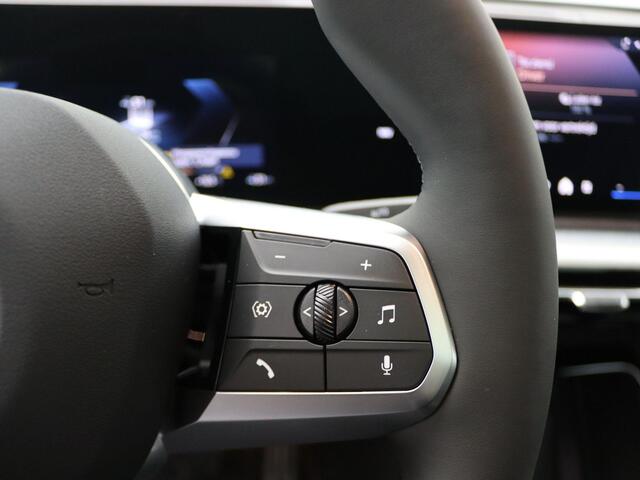 BMW X2 iX2 eDrive20 M Sportpakket Pro | Innovation Pack | Comfort Pack | Stuurwielrand Verwarmd | Comfort Access | Trekhaak | Panoramadak | Elektrisch Verstelbare Sportstoelen | Driving Assistant Plus | Head-Up Display | Harman Kardon | 20''