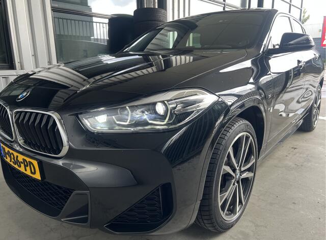 BMW X2 xDrive20i High Executive | M-SPORT | SCHUIF/KANTELDAK | NAVI XL | ADAPTIVE CRUISE CONTROL | LMV 19'' | CLIMATE CONTROL | PDC | STOELVERWARMING | LED | ELEKTR. ACHTERKLEP | BLUETOOTH
