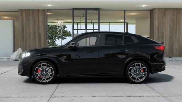 BMW X2 iX2 eDrive20 M Sport / Panoramadak / Trekhaak / Sportstoelen / Comfort Access / M Adaptief onderstel / Adaptieve LED / Parking Assistant Plus