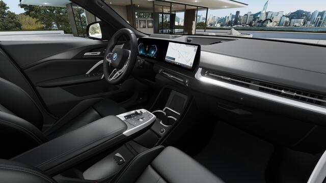 BMW X2 iX2 eDrive20 High Executive M Sport / Panoramadak / Trekhaak / Sportstoelen / Adaptieve LED / Comfort Access / Head-Up / Parking Assistant Plus / M Adaptief onderstel