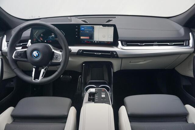 BMW X2 iX2 eDrive20 M Sport Edition 20'' / Harman Kardon / Head-Up Display / Elektrisch Verstelbare Stoelen
