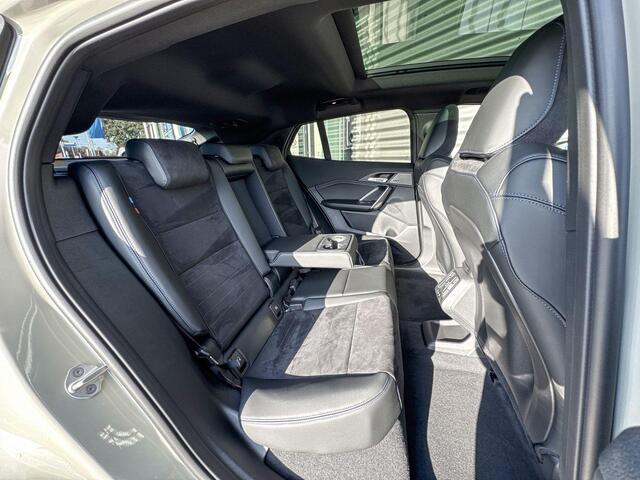 BMW X2 iX2 eDrive20 M Sportpakket Pro / Innovation Pack / Comfort Pack / Panoramadak / Elektrisch verstelbare stoelen / Driving Assistant Plus