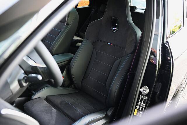 BMW X2 iX2 eDrive20 M Sport / Panoramadak / Trekhaak / Sportstoelen / Comfort Access / M Adaptief onderstel / Adaptieve LED / Parking Assistant Plus