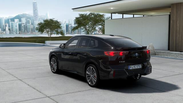 BMW X2 iX2 eDrive20 High Executive M Sport / Trekhaak / Sportstoelen / Adaptieve LED / Head-Up / M Adaptief onderstel / Parking Assistant Plus / Comfort Access