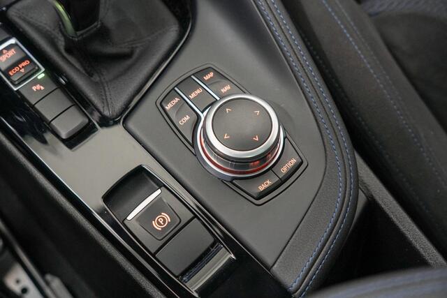 BMW X2 sDrive20i M-Sport | Panoramadak | Trekhaak | Camera | Stoelverwarming