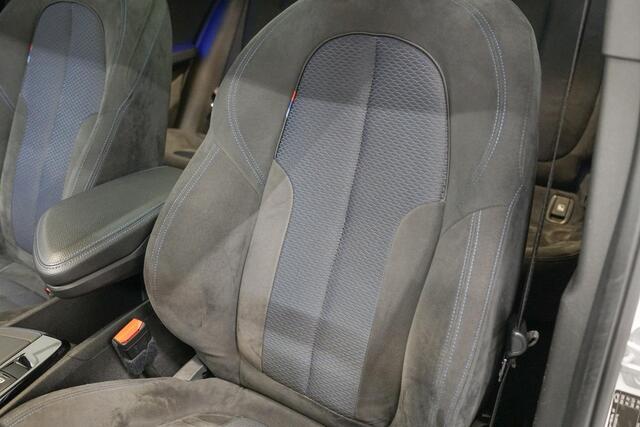 BMW X2 sDrive20i M-Sport | Panoramadak | Trekhaak | Camera | Stoelverwarming