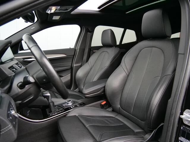 BMW X2 xDrive25e High Executive 220 Pk Automaat Navigatie / DAB / Camera / Leer / Schuifdak / M-pakket