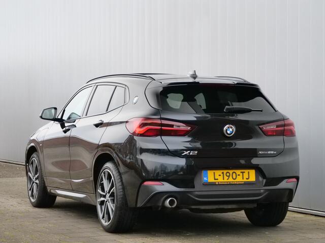 BMW X2 xDrive25e High Executive 220 Pk Automaat Navigatie / DAB / Camera / Leer / Schuifdak / M-pakket