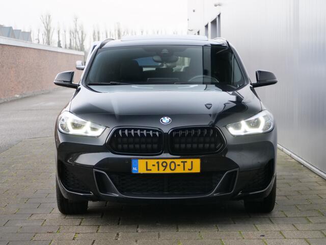 BMW X2 xDrive25e High Executive 220 Pk Automaat Navigatie / DAB / Camera / Leer / Schuifdak / M-pakket