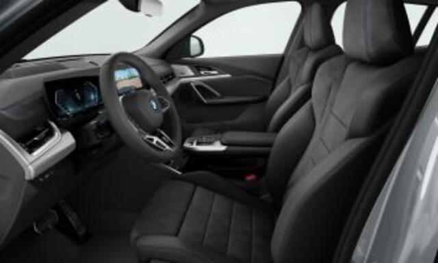 BMW X2 iX2 xDrive30 M-Sport - Trekhaak - Driving + Parking Ass Plus - Head-Up - Harman Kardon