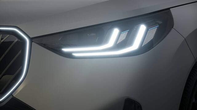 BMW X3 20 xDrive M Sport Automaat / Panoramadak / Trekhaak / Sportstoelen / Parking Assistant Plus / Adaptieve LED / Comfort Access