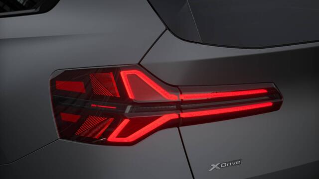 BMW X3 20 xDrive M Sport Automaat / Panoramadak / Trekhaak / Sportstoelen / Parking Assistant Plus / Adaptieve LED / Comfort Access