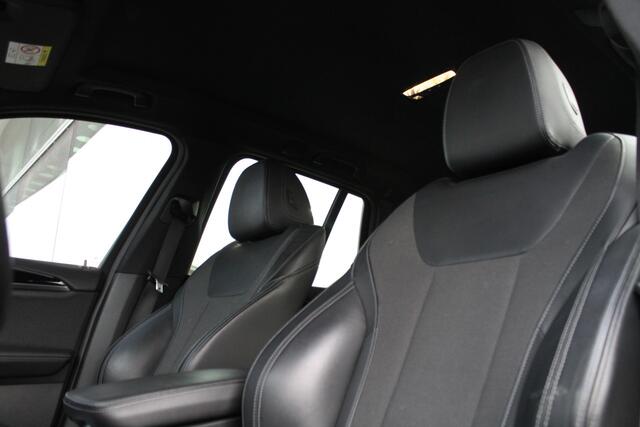 BMW X3 xDrive20i Executive xLine Automaat / Sportstoelen / LED / Parking Assistant / Navigatie Professional