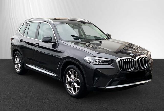 BMW X3 xDrive20i ACC Trekhaak Leder Sportstoelen Live Cockpit Harman Kardon Stoelverwarming Stuurverwarming