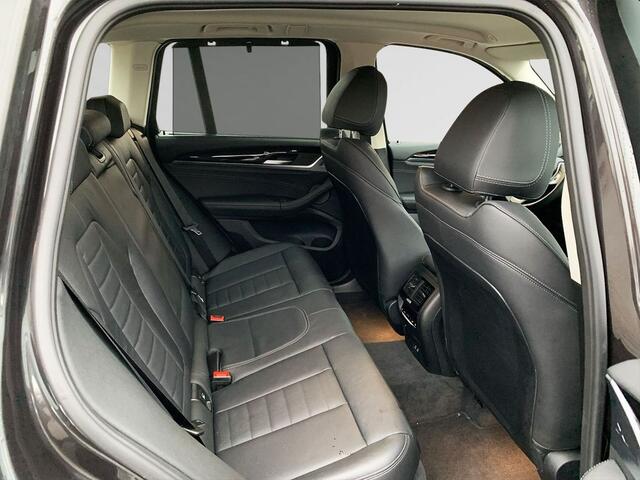 BMW X3 xDrive20i ACC Trekhaak Leder Sportstoelen Live Cockpit Harman Kardon Stoelverwarming Stuurverwarming