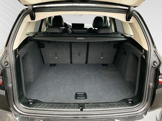 BMW X3 xDrive20i ACC Trekhaak Leder Sportstoelen Live Cockpit Harman Kardon Stoelverwarming Stuurverwarming