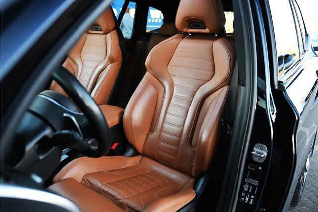 BMW X3 M40i xDrive High Executive Automaat / Panoramadak / Trekhaak / Sportstoelen / Stoelverwarming / Adaptieve LED / Head-Up / Harman Kardon / Live Cockpit Professional