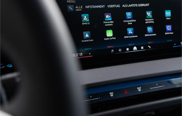 BMW X3 30e xDrive / M- Sport/ Standkachel/ Live Cockpit/ Adaptive Cruise Control/ Panoramadak/ 220kW (220PK)