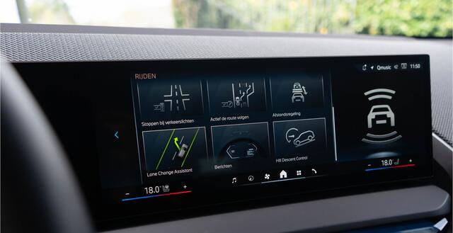 BMW X3 30e xDrive / M- Sport/ Standkachel/ Live Cockpit/ Adaptive Cruise Control/ Panoramadak/ 220kW (220PK)