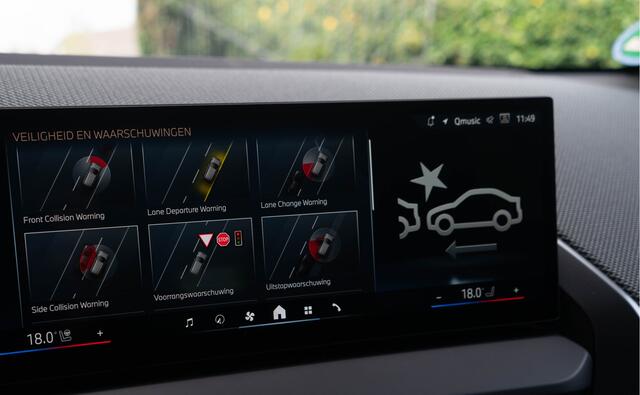 BMW X3 30e xDrive / M- Sport/ Standkachel/ Live Cockpit/ Adaptive Cruise Control/ Panoramadak/ 220kW (220PK)